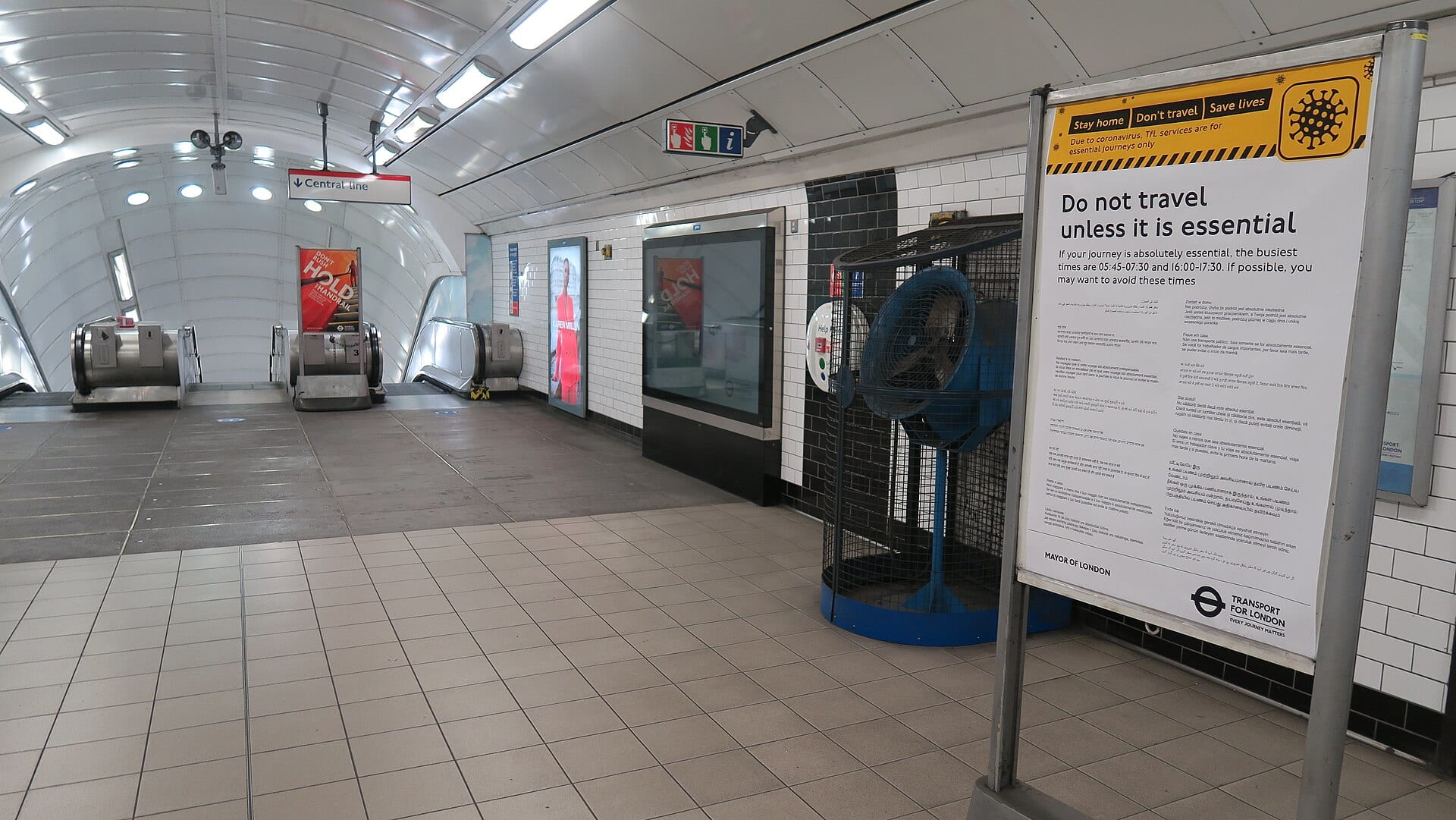 Указатель лондонского метро